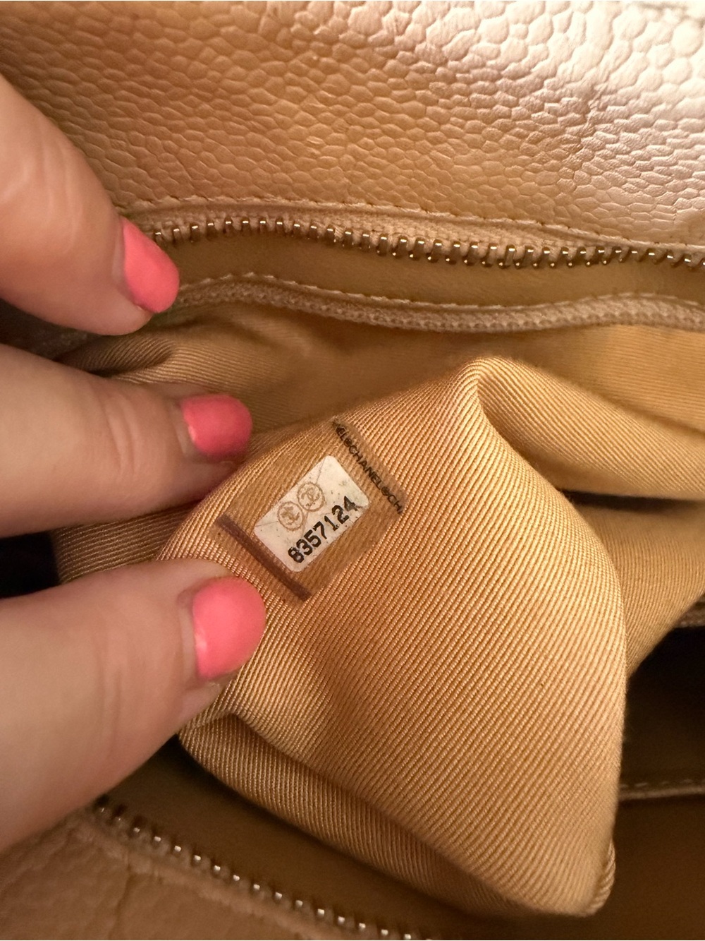 CHANEL Medallion Caviar Leather Tote Bag Large CC Logo - Picture 15 of 16